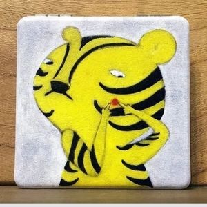 Small compact make-up mirror